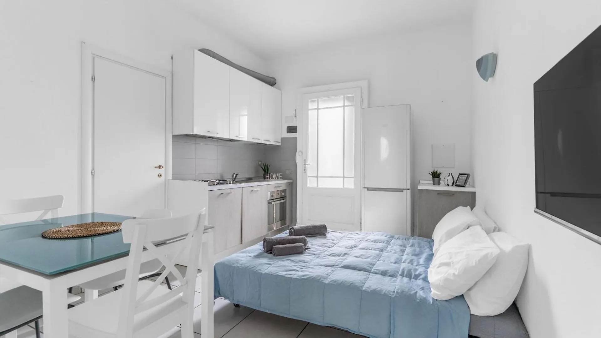 Sa7 - Porta Venezia - Duomo - Large Apartment - Милан 0*,  Италия